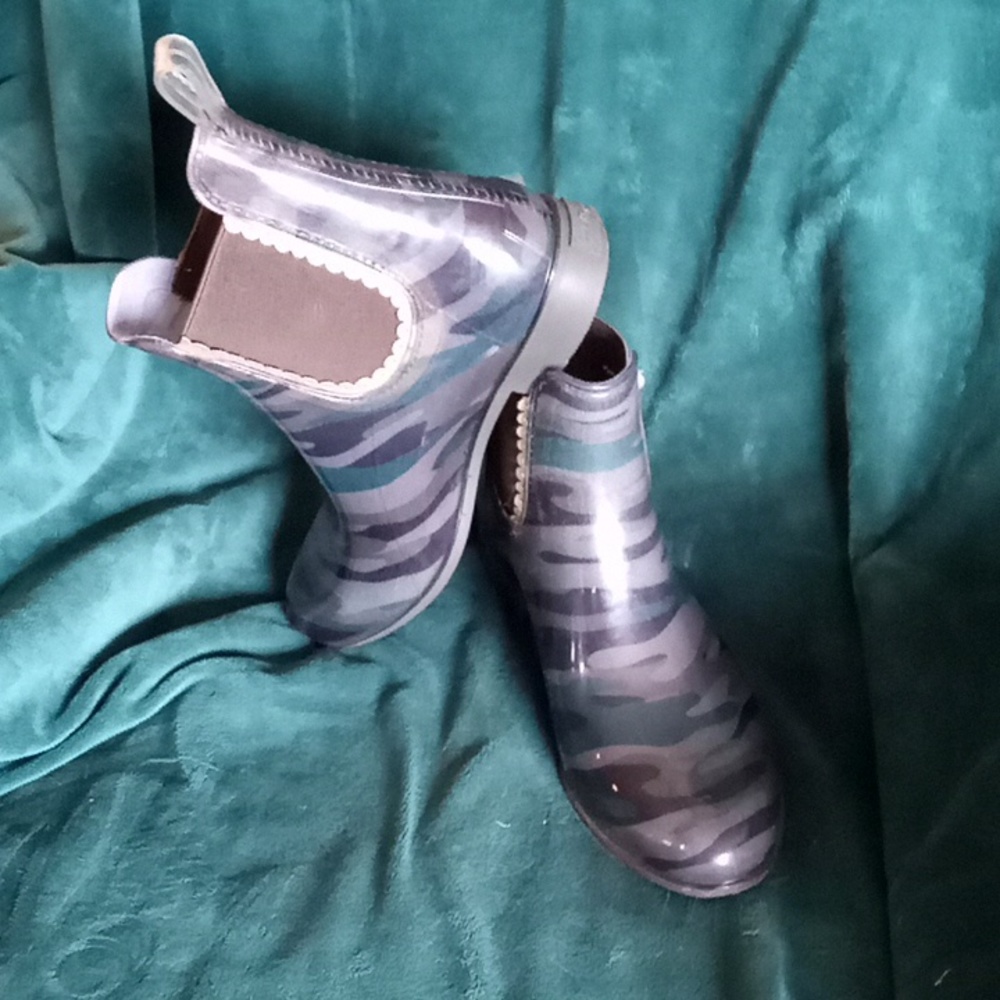 EUC Jack Rogers Sallie Camouflage Print Rubber Rain Boots Size 9 Med